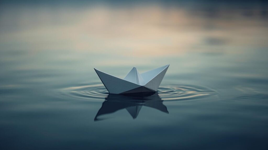 波に揺れる紙の舟。モチベーションだけに頼った継続の不安定さと脆さを表現